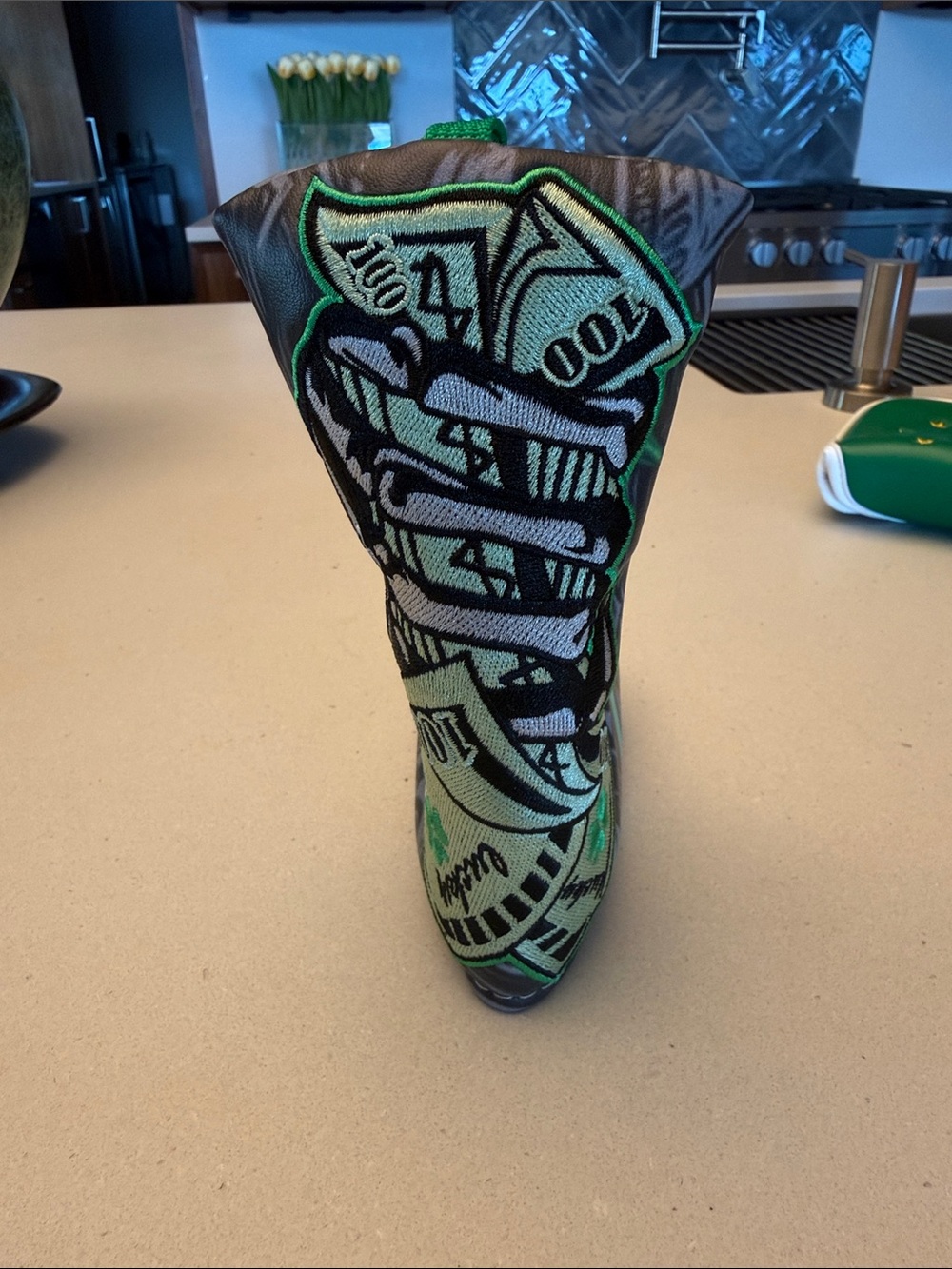 Flying Money Golf blade cover ( Magnetic)
